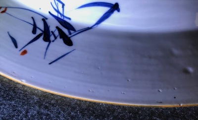 Une paire de plats en porcelaine de Chine doucai, Kangxi