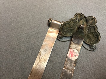 Twenty Chinese kingfisher feather ornaments in silver, jade, coral and gilt metal, Qing and 20th C.