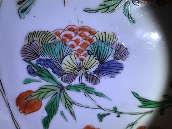 Une coupe en forme de coquille en porcelaine de Chine famille verte, Kangxi