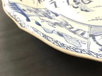 Een paar Chinese blauwwitte schotels met de 'Cao zussen', Kangxi