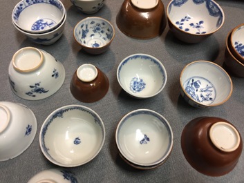 22 sets of Chinese blue and white cups and saucers, Kangxi/Qianlong