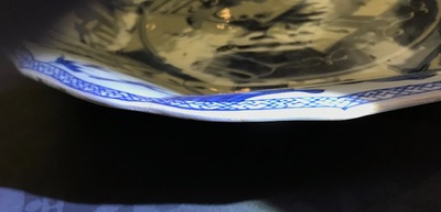 Een paar Chinese blauwwitte schotels met de 'Cao zussen', Kangxi