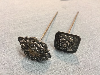 Twenty Chinese kingfisher feather ornaments in silver, jade, coral and gilt metal, Qing and 20th C.
