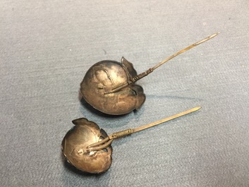 Twenty Chinese kingfisher feather ornaments in silver, jade, coral and gilt metal, Qing and 20th C.