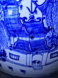 Een Chinese blauwwitte vissenkom met landschapsdecor, 19e eeuw