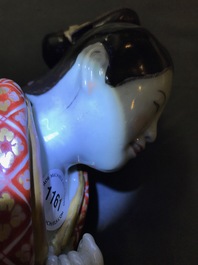 Een Japanse Imari figuur van een Bijin, Edo, 17/18e eeuw