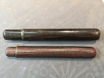 Quatres conteneurs de pipes &agrave; tabac de type kiseru, une pipe et une pochette &agrave; tabac, Meiji, 19&egrave;me