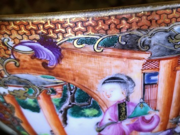 Een Chinese famille rose kom met mandarijns decor, Qianlong