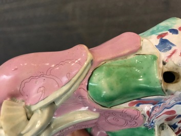 Twee Chinese famille rose groepen van de Hoho broers, 18e en 19e eeuw
