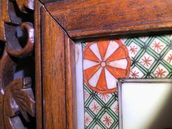 Two Chinese famille verte plaques in openworked wooden frames, 19/20th C.