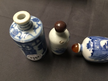 Five Chinese blue and white snuff bottles, 19/20th C.