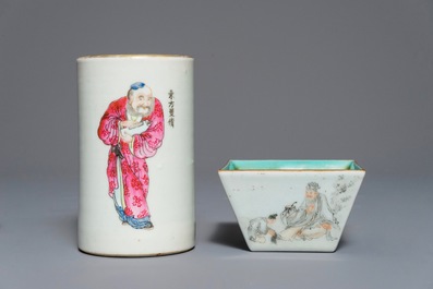A Chinese famille rose 'Wu Shuang Pu' brush pot and a square wine cup, 19/20th C.