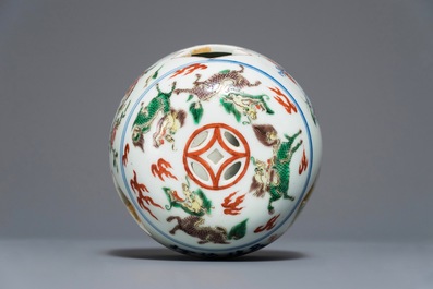 A Chinese famille verte incense holder, Xuande mark, 19/20th C.