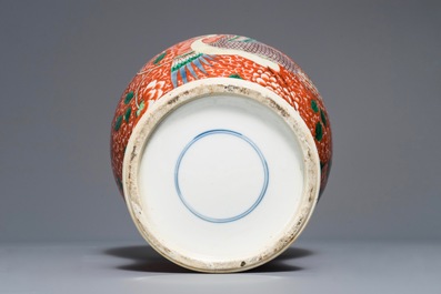 A Chinese famille verte coral ground vase with phoenixes, 19/20th C.