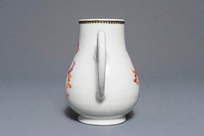 Une verseuse en porcelaine de Chine famille rose, Yongzheng