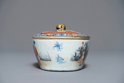 Un beurrier en porcelaine de Chine de style Imari &agrave; d&eacute;cor "Dames au Parasol", Qianlong, ca. 1736-1738