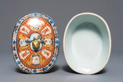 Un beurrier en porcelaine de Chine de style Imari &agrave; d&eacute;cor "Dames au Parasol", Qianlong, ca. 1736-1738