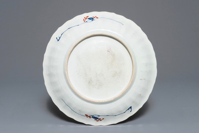 Een Chinese famille verte schotel met het wapen van Artois, Kangxi/Yongzheng