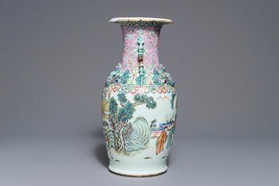 Un vase en porcelaine de Chine famille rose, 19&egrave;me