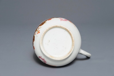 Une verseuse en porcelaine de Chine famille rose, Yongzheng