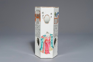 A Chinese famille rose 'Wu Shuang Pu' reticulated hat stand, Qianlong mark, 19th C.