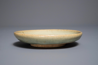 Une coupe en gr&egrave;s Junyao, inscription sur la base, Song