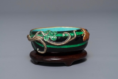 A Chinese black ground melon-shaped brush washer, 18/19th C.