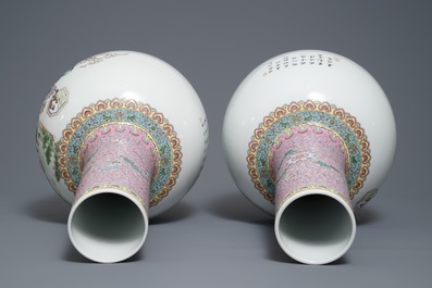 Een paar Chinese famille rose tianqiu ping vazen met figurendecor, 20e eeuw