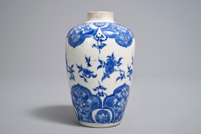 A Chinese blue and white vase with floral design, 18/19th C.