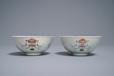 Une paire de bols en porcelaine de Chine famille rose, marque et &eacute;poque de Daoguang