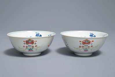 Une paire de bols en porcelaine de Chine famille rose, marque et &eacute;poque de Daoguang