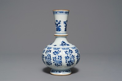 A lobed Chinese blue and white Islamic market huqqa base, Kangxi