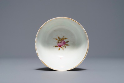 A fine Chinese famille rose 'mandarin' cup and saucer, Yongzheng/Qianlong