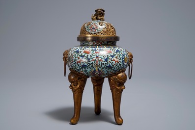 A Chinese cloisonn&eacute; tripod incense burner and cover, 19/20th C.
