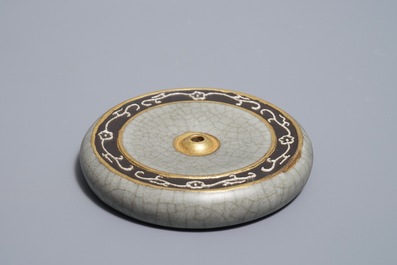 A Chinese crackle-glazed round scroll weight, Qianlong mark, 19/20th C.