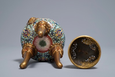 A Chinese cloisonn&eacute; tripod incense burner and cover, 19/20th C.