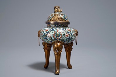 A Chinese cloisonn&eacute; tripod incense burner and cover, 19/20th C.