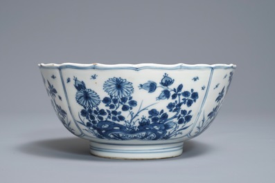 A Chinese blue and white bowl with floral design, Kangxi