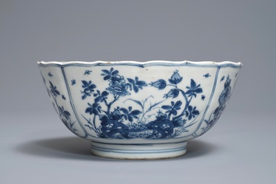 A Chinese blue and white bowl with floral design, Kangxi