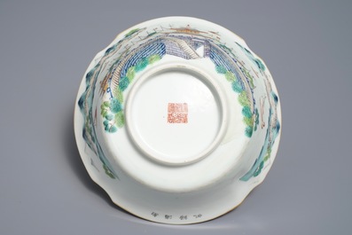 Een Chinese famille rose landschapskom, Daoguang merk en periode