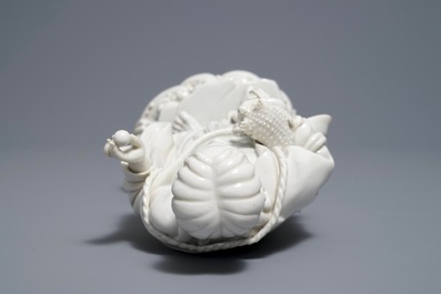 Un mod&egrave;le de Liu Hai et le crapaud en blanc de Chine de Dehua, marque de Xie Bamboo, d&eacute;but du 19&egrave;me