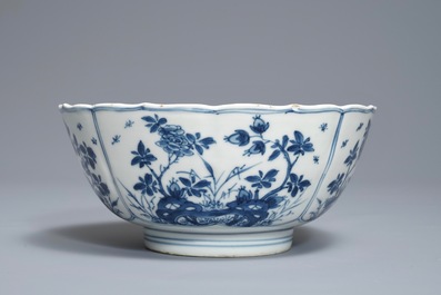 A Chinese blue and white bowl with floral design, Kangxi