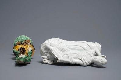 Two Chinese verte bisquit and blanc de Chine figures of Guanyin, 18/19th C.