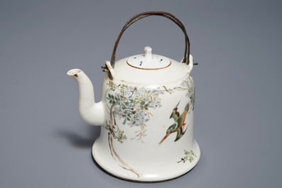 A Chinese qianjiang cai teapot and cover, 19/20th C.
