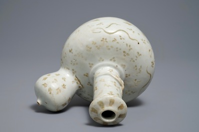 A Chinese Swatow kendi, Ming
