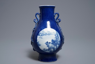 Een Chinese hu vaas met landschapsmedaillons met poederblauwe fondkleur, Qianlong merk, 19/20e eeuw
