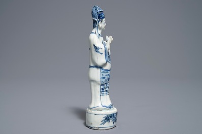 Een Chinees blauwwit model van een dame, Wanli