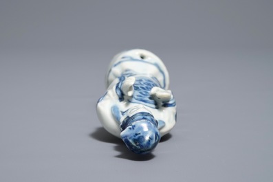 Een Chinees blauwwit model van een dame, Wanli