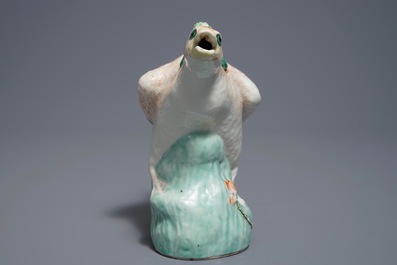 A Chinese famille verte duck-shaped ewer and cover, 18/19th C.