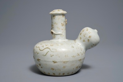 A Chinese Swatow kendi, Ming